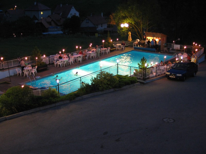 Bazén v noci